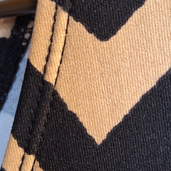 Chico's Tank Top Sz2 Blk/Tan Graphic Print Beautiful Fit Stretchy Knit - Picture 7 of 8